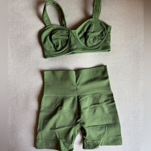 SET Active workout set - green